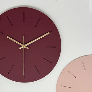 שעון קיר מעוצב לבית - דגם קו - בורדו - ShapeMixer