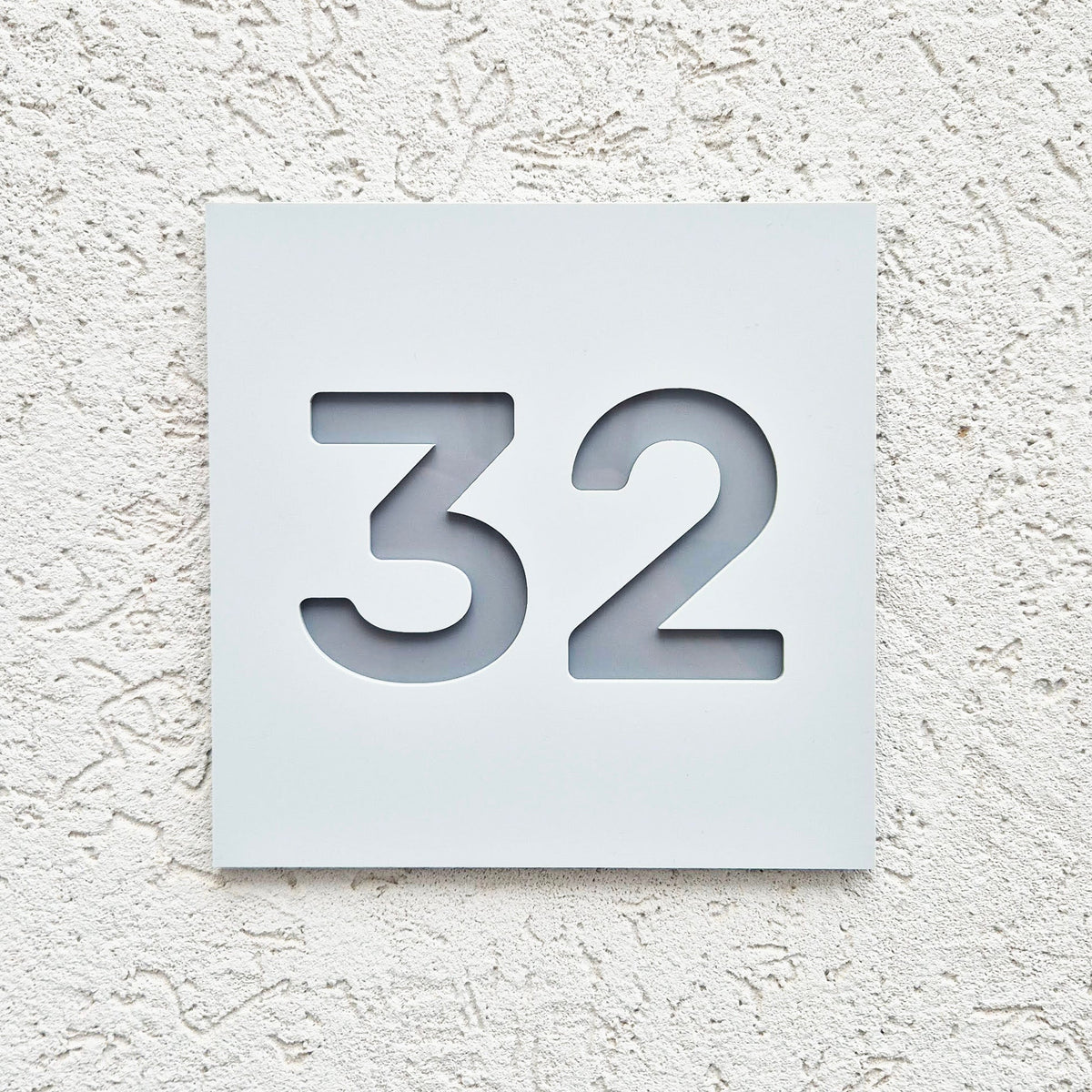 שלט מספר דירה לדלת כניסה לבית דמוי בטון בעיצוב אישי - דגם 32 - ShapeMixer