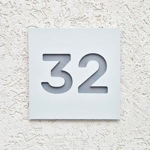 שלט מספר דירה לדלת כניסה לבית דמוי בטון בעיצוב אישי - דגם 32 - ShapeMixer