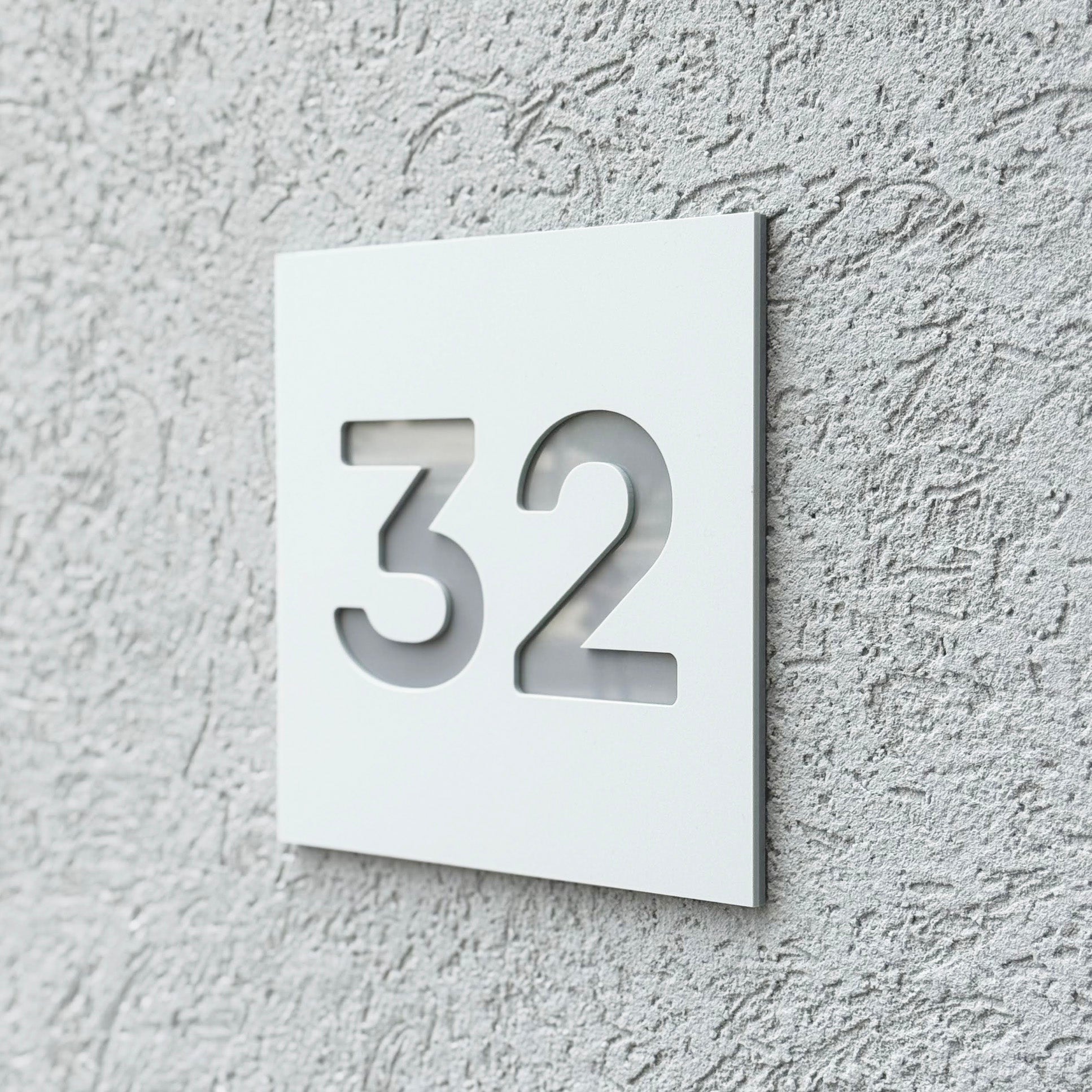 שלט מספר דירה לדלת כניסה לבית דמוי בטון בעיצוב אישי - דגם 32 - ShapeMixer