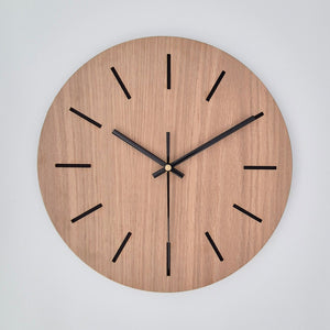 שעון קיר מעץ מעוצב לבית - דגם קו - עץ אלון - ShapeMixer