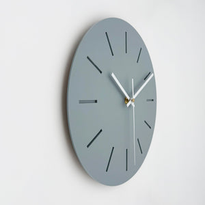 שעון קיר מעוצב לבית - דגם קו - אפור כחלחל - ShapeMixer