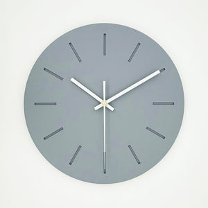 שעון קיר מעוצב לבית - דגם קו - אפור כחלחל - ShapeMixer