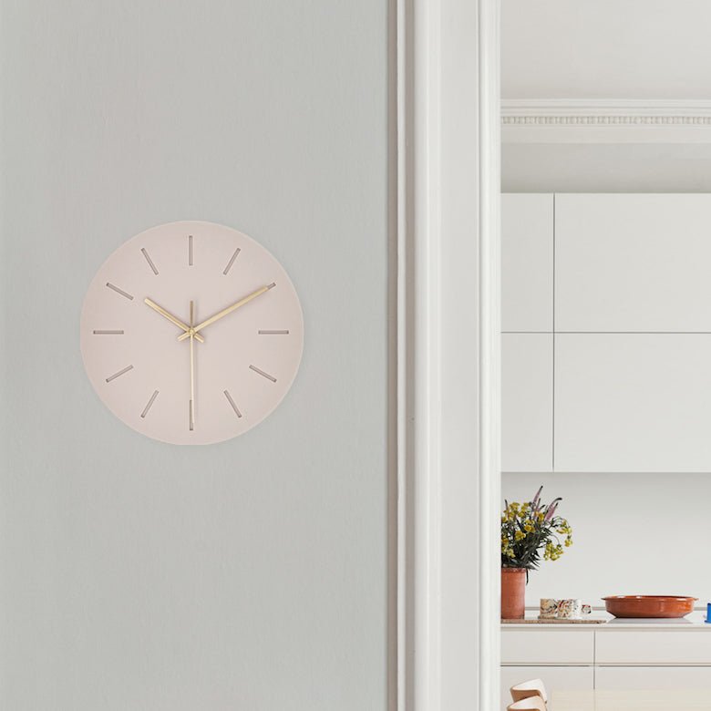 שעון קיר מעוצב לבית - דגם קו - לבן פודרה - ShapeMixer