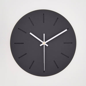 שעון קיר מעוצב לבית - דגם קו - שחור - ShapeMixer